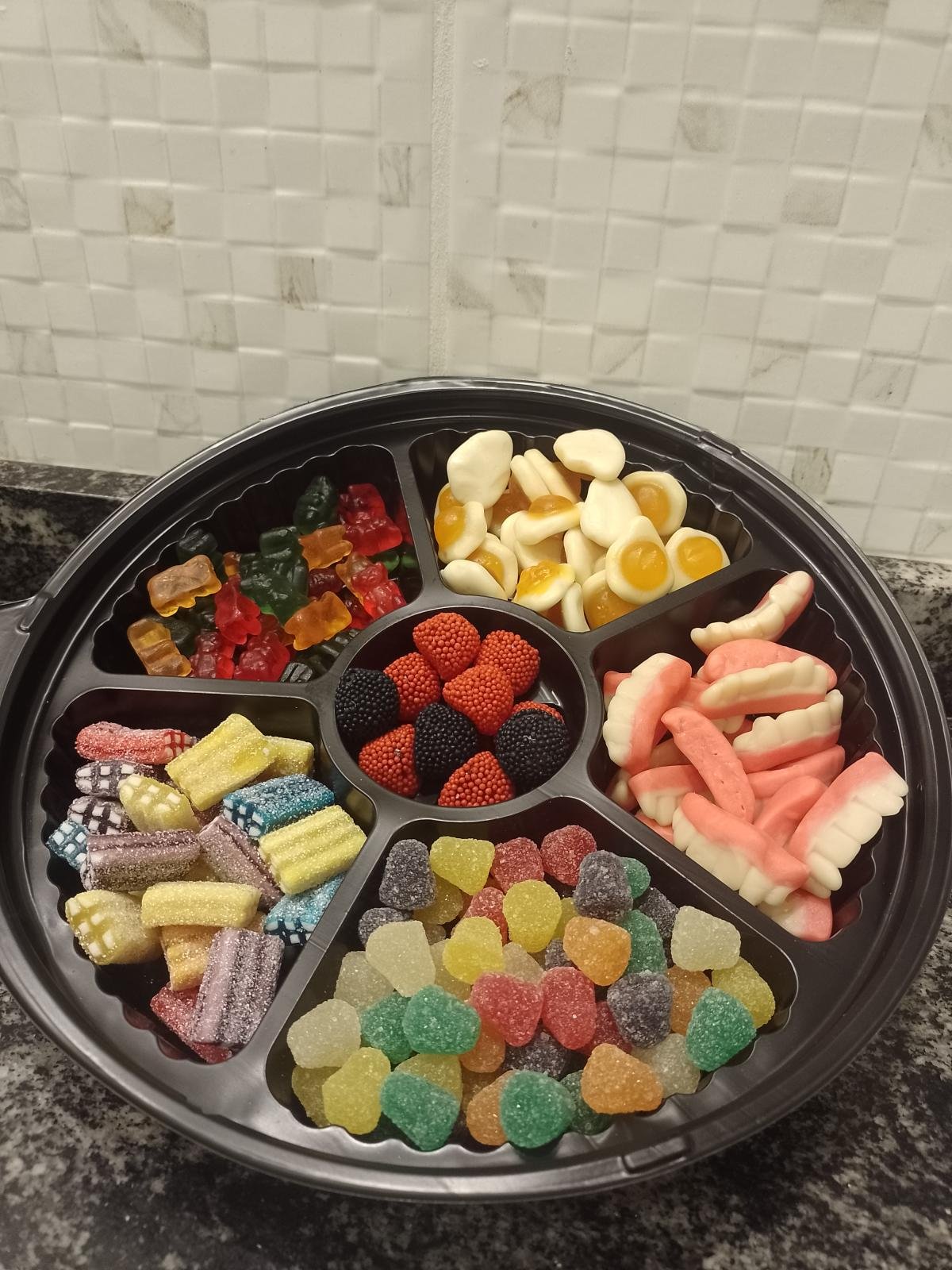 Bandeja de 600 gramos gomitas surtidas 